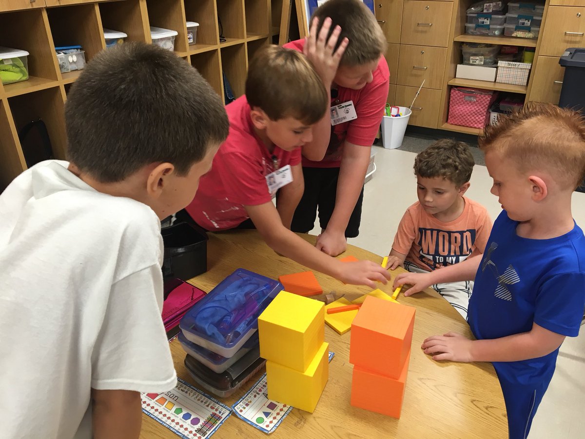 vsdoran's tweet photo. Connecting with our 4th grade buddies. Math + seeing our buddies = FUN #pesd32 @ablythepcsd32 https://t.co/yRUcbtBXjX