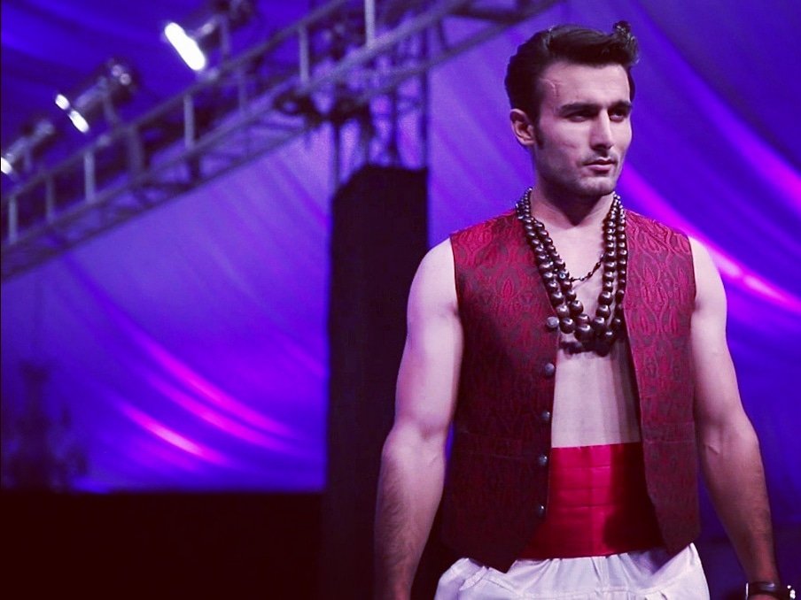 Fuzaan_Khan's tweet photo. ""Only Positive Attitude Can Lead Your Efforts To Positive Outcome""
#SRF10 
Style Runway Fashion Show 10th Edition 2018
#Organized by #ZiaZafar 
#Modellife #Modelstyle #Modelwalk #Catwalk #Fashionshow #Backtoback #SRF10 #Fashionmodel #Fuzaankhan #pakistanfashionindustry https://t.co/fDJGvJMqvJ