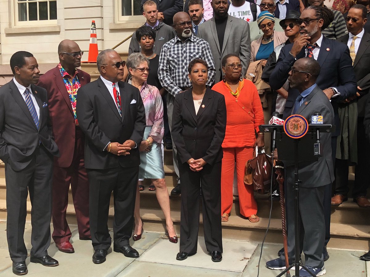 IDaneekMiller's tweet photo. Today the @NYCCouncil @BLACaucusNYC joined @RobertCornegyJr in recognizing @Olympics track-and-field great and son of #SEQueens Bob Beamon for his life accomplishments including the #ThePerfectJump at the '68 Mexico City Games and work on behalf of inner-city youth #Beamonesque https://t.co/vNYRqhVaWL