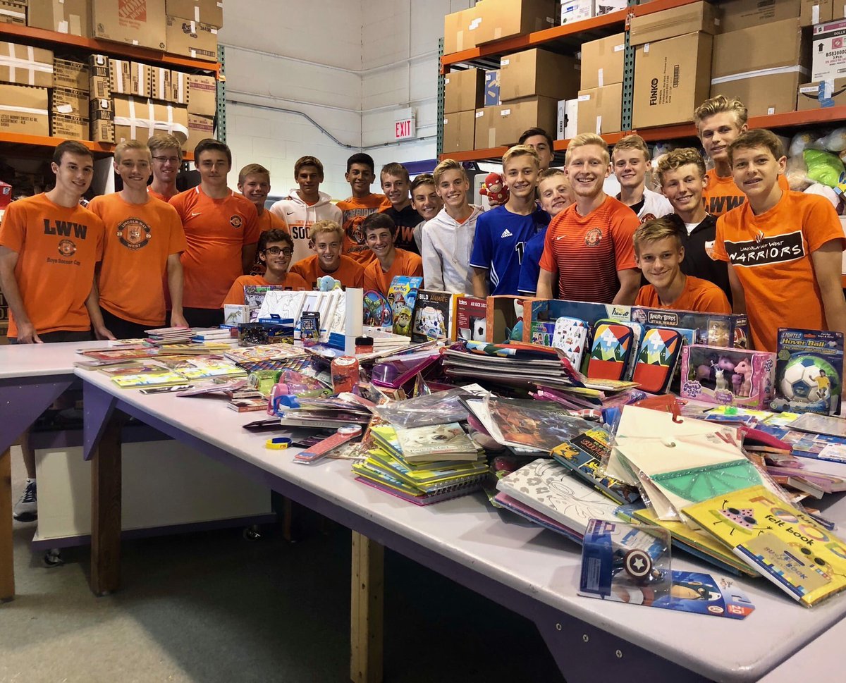 BuddysHELPERS's tweet photo. Competitors on the field, teammates off the field in the game of life. @LWEGriffins &amp; @LWWestWarriors battled on the field, while raising donations for Pediatric Treasure Chest. Today, they made special delivery together showing power of Making A Difference On AND Off The Field. https://t.co/dmzsajuqXK