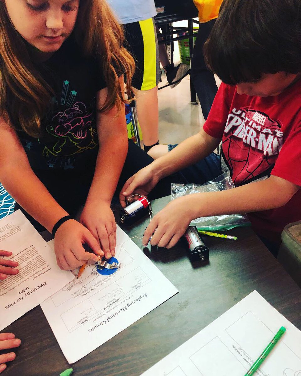 Miss_Lyons1's tweet photo. 4th grade made circuits today! #isdstrong #isd4thgrade https://t.co/XVMIvJ8xX5