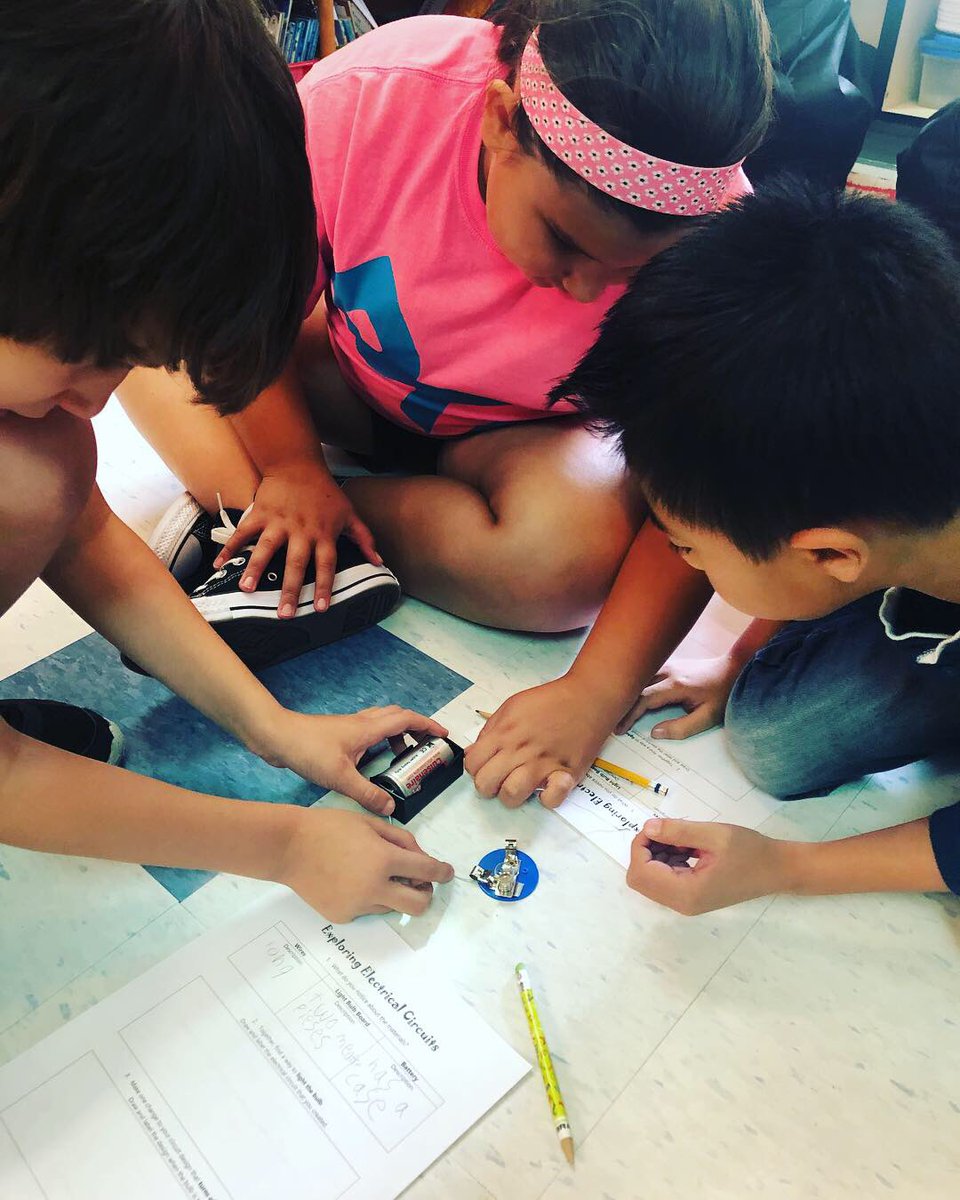 Miss_Lyons1's tweet photo. 4th grade made circuits today! #isdstrong #isd4thgrade https://t.co/XVMIvJ8xX5