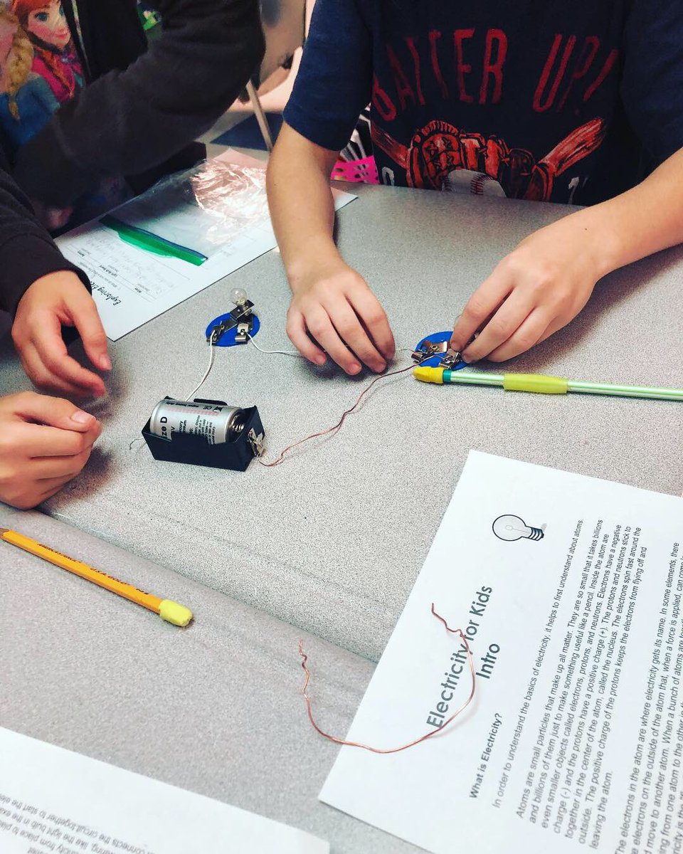 Miss_Lyons1's tweet photo. 4th grade made circuits today! #isdstrong #isd4thgrade https://t.co/XVMIvJ8xX5