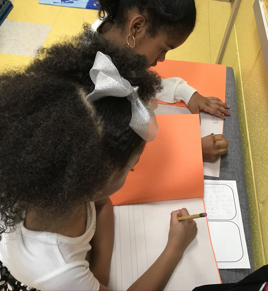 MrsSagerSays's tweet photo. There was some serious writing going on today @LyonsMill! The Pen2Paper Paparazzi caught some great Writer’s Workshop moments in @MsH_LMES and @kellydiener classrooms! #LMESwrites https://t.co/p7p83OczNk