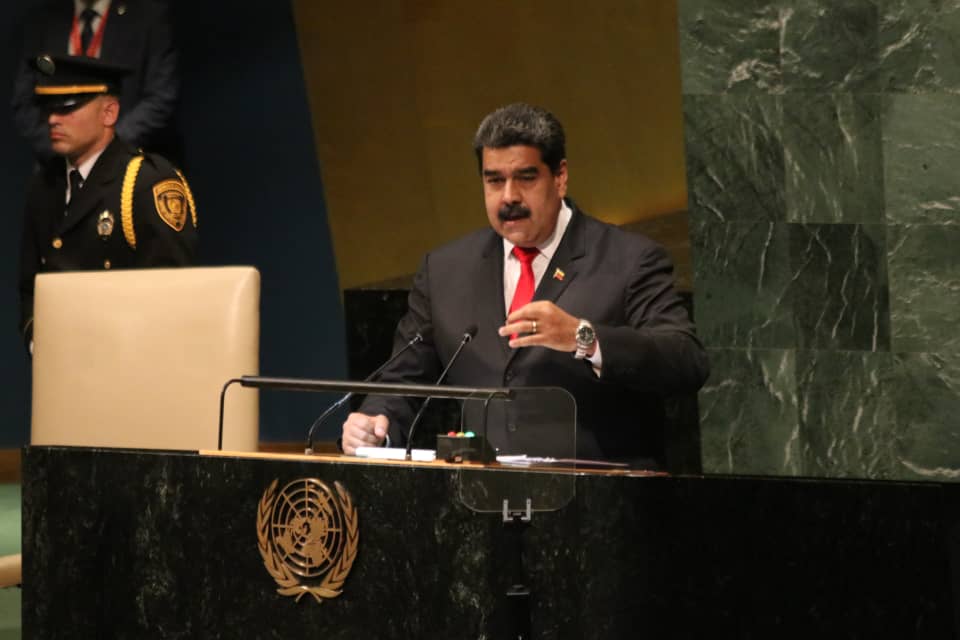 hugbelpsuv's tweet photo. ¡Clase de dignidad! La del Presidente @NicolasMaduro en el 73 Período de Sesiones de la ONU. #Venezuela sigue de pie. #VenezuelaAlzaSuVozEnLaONU https://t.co/UmWqkZHRwM