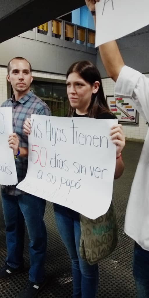 JovenesPJ's tweet photo. @JuanRequesens está secuestrado, pero también lo estamos todos los venezolanos por culpa de un régimen que recurre al control social para mantenerse en el poder #Requesens50DiasSecuestrado
#yomeniegoarendirme https://t.co/KW4h1uOfaV