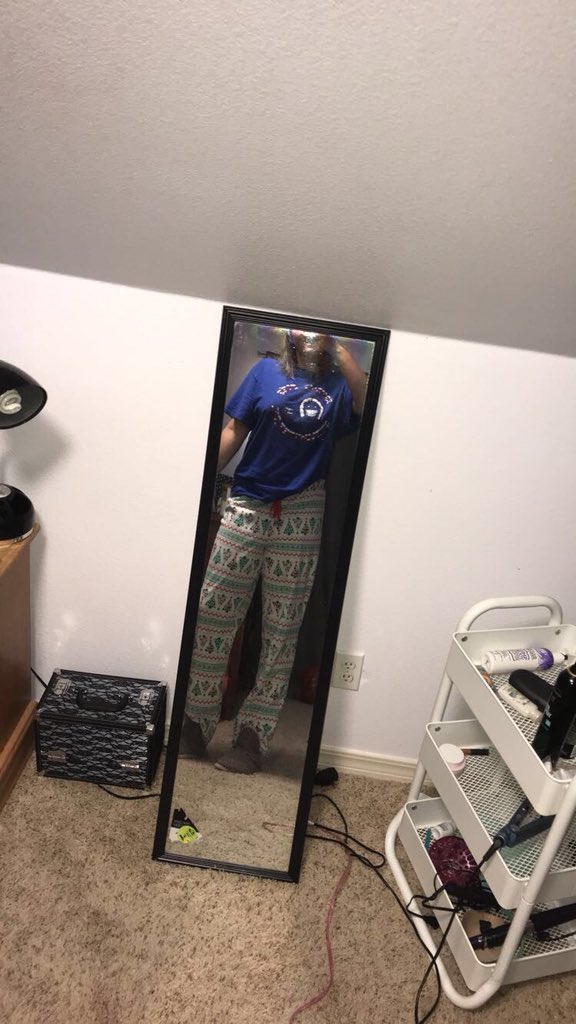 hholmess4's tweet photo. I’ve got school spirit, yes I do! I’ve got spirit how ‘bout you? #dontsleeponthewolves #sendemhomecrying #chieftiansarehistory https://t.co/A0oUVmiHuX