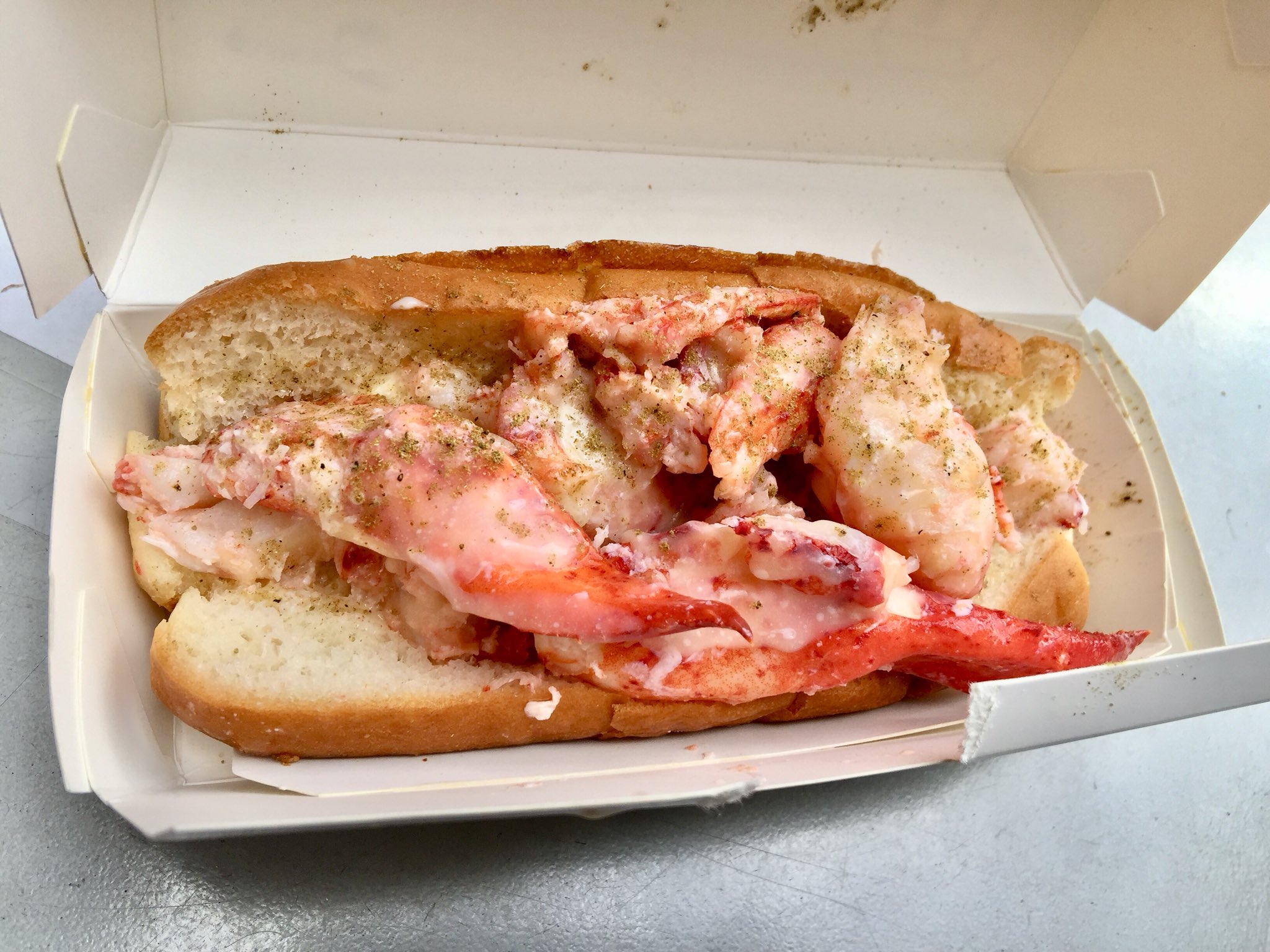 تويتر Ayumi Mitsukane على تويتر ニューヨークと言えば Part10 ロブスターロール 約19ドル ホットドッグサイズ Nyて食べた中で一番物価が高いと感じた瞬間 Ny Manhattan 営業 遊びじゃない ニューヨーク マンハッタン Usa アメリカ ルークス