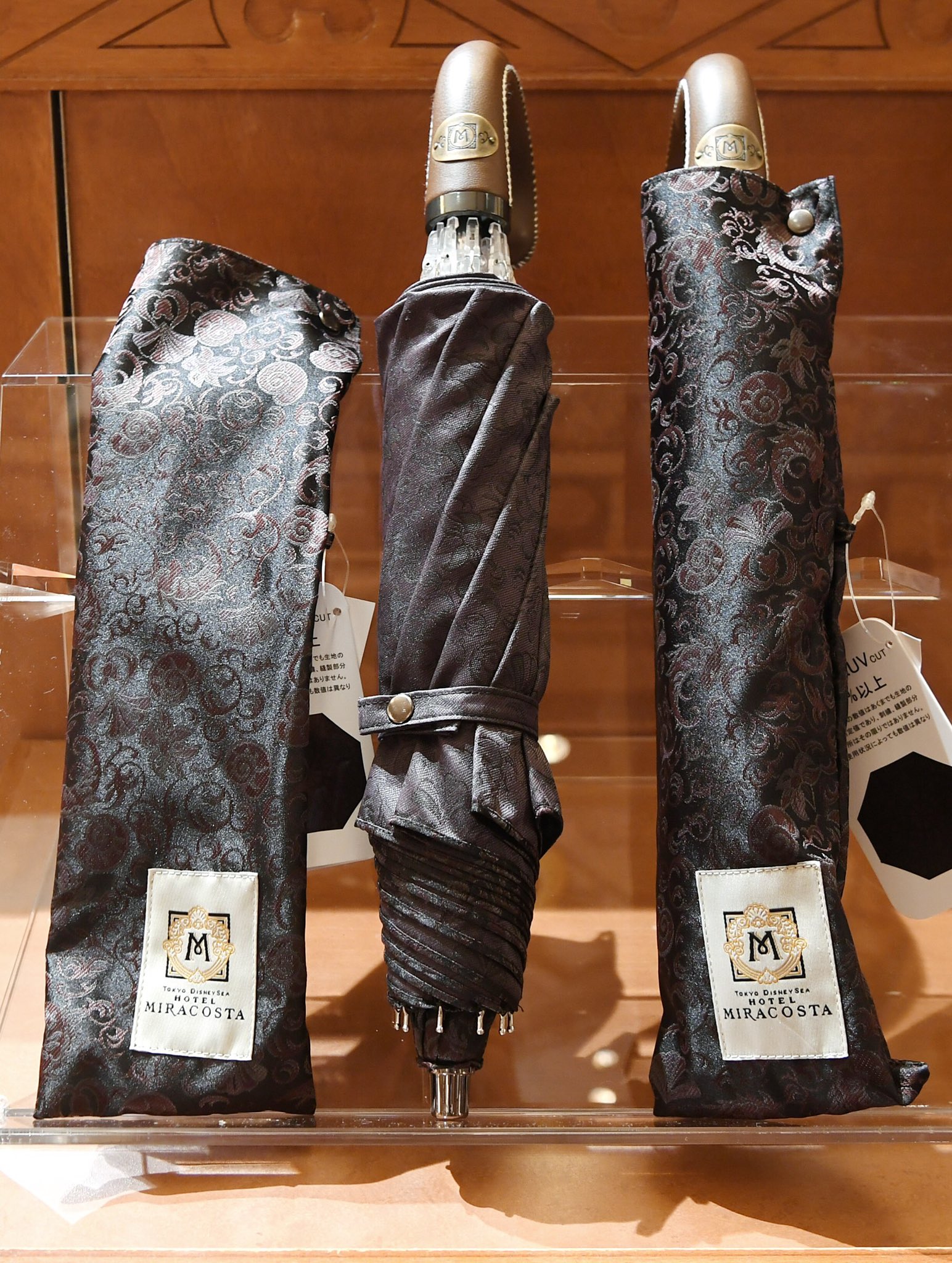 Mezzomikiのディズニーブログ 東京ディズニーシーホテルミラコスタデザインの晴雨兼用傘 本日発売 価格100円 ミッキランジェロ ギフトで販売中 T Co 1dpf6zmatz T Co 6do74fypv4 Twitter