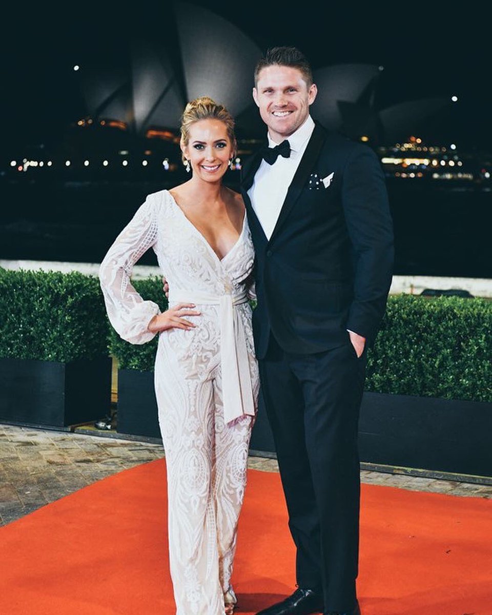 Dally M night with this stunner @kathryn_lawrence

Styling: @donnygalella
Jewellery: @houseofkdor
Suit: @mjbale 

Shout out to my little mate @luke_brooks for his halfback of the year award. Great to see him recognised for an outstanding season.