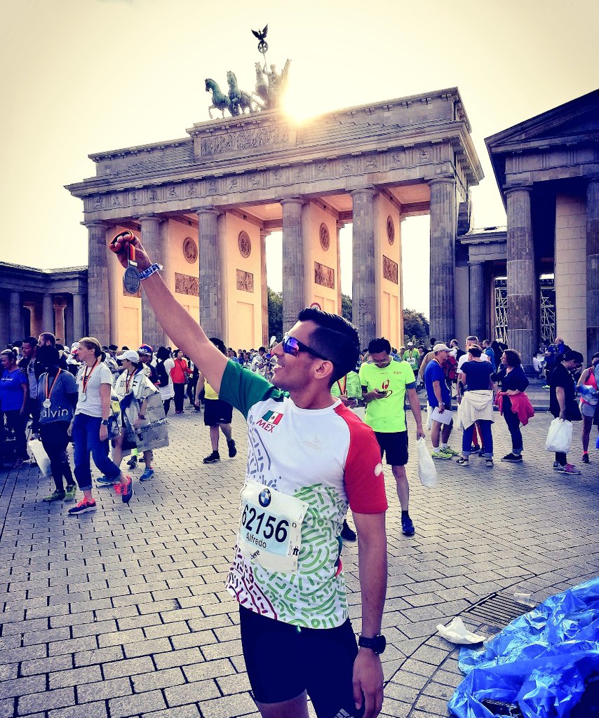 alfreedoo_08's tweet photo. Mi 6to maraton y mi 3° @WMMajors  gran experiencia @berlinmarathon   😍 3 de 3  y seguimos hasta llegar a a los 6!! 🇲🇽🏃‍♂️🏅 #CorriendoConFlash https://t.co/oZU14mwNA8
