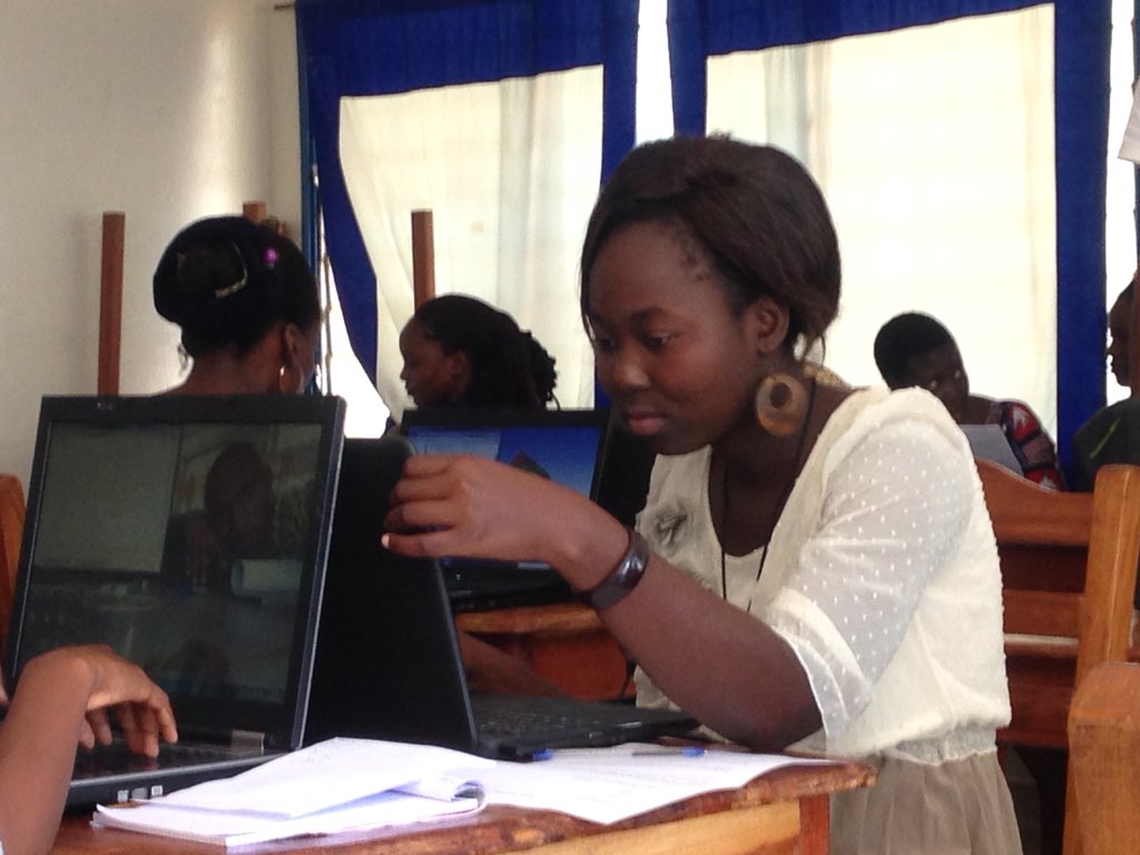larissa_towanou's tweet image. Retour en images sur la session d'initiation à l’informatique qui a eu lieu à Institut Français de Parakou avec Mr Olive Xavier (Rédacteur web) &amp;amp; Yann KOTTO (Développeur mobile).

#HackHer #DigitalLadies #DigitalHasNoGender #BeninNumerique #WomenInTech #Wasexo #Parakou