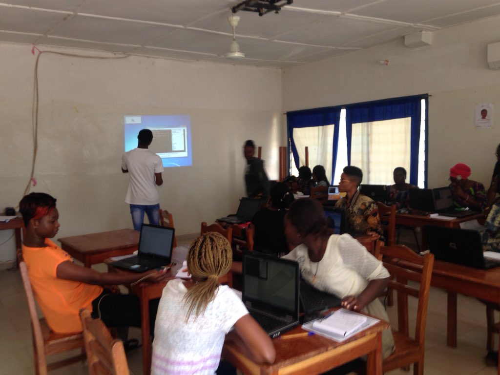 larissa_towanou's tweet image. Retour en images sur la session d'initiation à l’informatique qui a eu lieu à Institut Français de Parakou avec Mr Olive Xavier (Rédacteur web) &amp;amp; Yann KOTTO (Développeur mobile).

#HackHer #DigitalLadies #DigitalHasNoGender #BeninNumerique #WomenInTech #Wasexo #Parakou