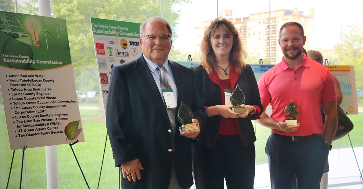 We received a proud score among the best on the Toledo-Lucas County
Sustainability Commission’s bi-annual report card. Congrats to our fellow
honorees --@LibbeyInc <a href="/Lathrop_419/">The Lathrop Company</a>