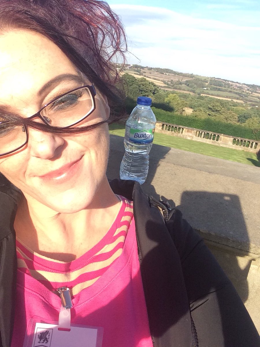 Babs101053's tweet photo. What an amazing introduction to short courses at Northern College . My tutors said I have so much potential in an acting field and teaching 😱 .. got 6 more courses already offered to me and more applied for .. this is my new addiction it’s called living #lovinglife #RecoveryBuzz https://t.co/cJ9Bu25Pd3