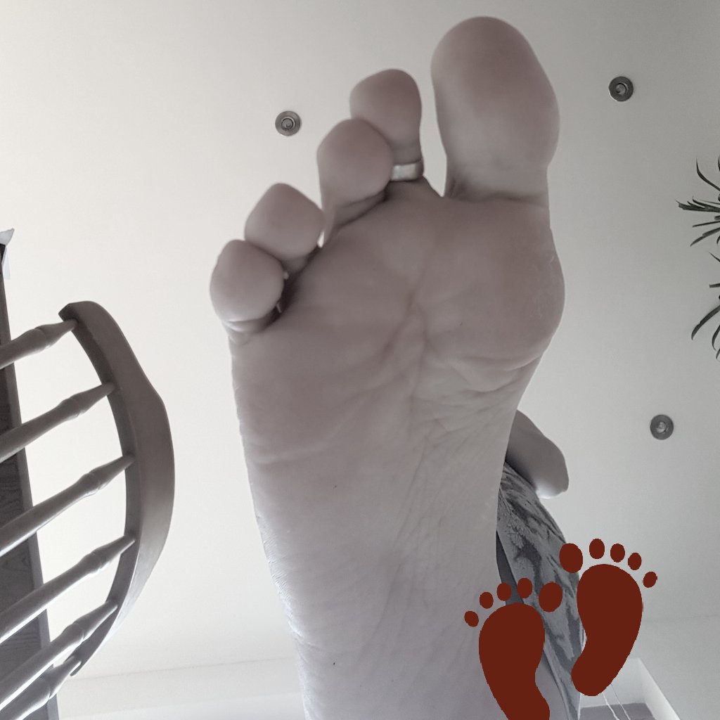 SkyeSoleful's tweet photo. I will trod on your face! #giantess #giantessfeet #footfetish #footgoddess #sexyfeet #squashfetish #squishfetish #giantwoman https://t.co/2Hsc83ocYT