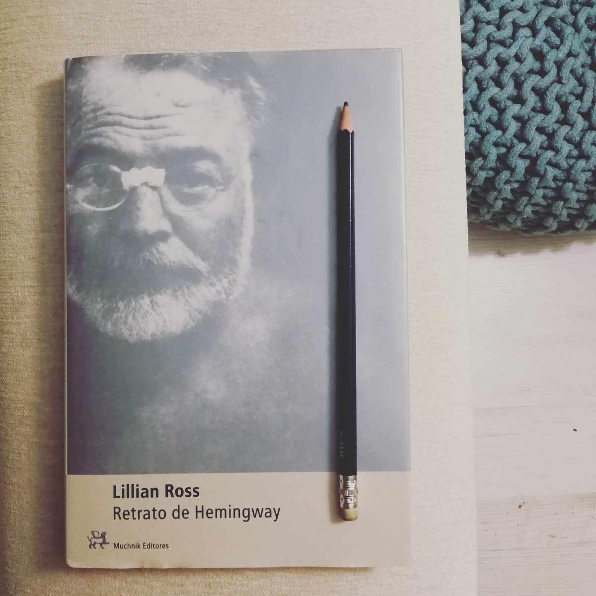 Deborahlibros's tweet photo. Hoy sí. #ferialibroantiguo #deborahlaquimio #hemingway #usedbooks #lillianross #journalism #thenewyorker #leemásfuerte https://t.co/kosq5E9Xm0
