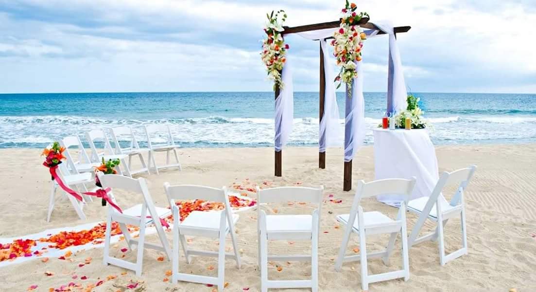 BarceloLosCabos's tweet photo. Our impeccable service and great location make Barceló Gran Faro Los Cabos the best option for your wedding. 💍❤️🤵👰

For more information for your wedding, please visit https://t.co/WWDskweIlL 

#BarceloWeddings #CaboWeddings #WeddingWednesday https://t.co/KsJ7ZwXK7H