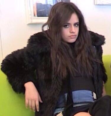 CAMlLASMILE's tweet photo. Tweet de apreciación de Camila con cara de orto. 

#CamilaCabello #TheFemaleArtist #PCAsp https://t.co/DpxLurahTJ