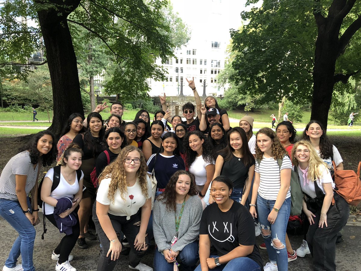 ItsBobbyMares's tweet photo. thank you to everyone who came and hung out with us at central park today!! this is the crew at the end of it all! you all are the sweetest &amp; i love ya! <3 https://t.co/rFs7piqIjO