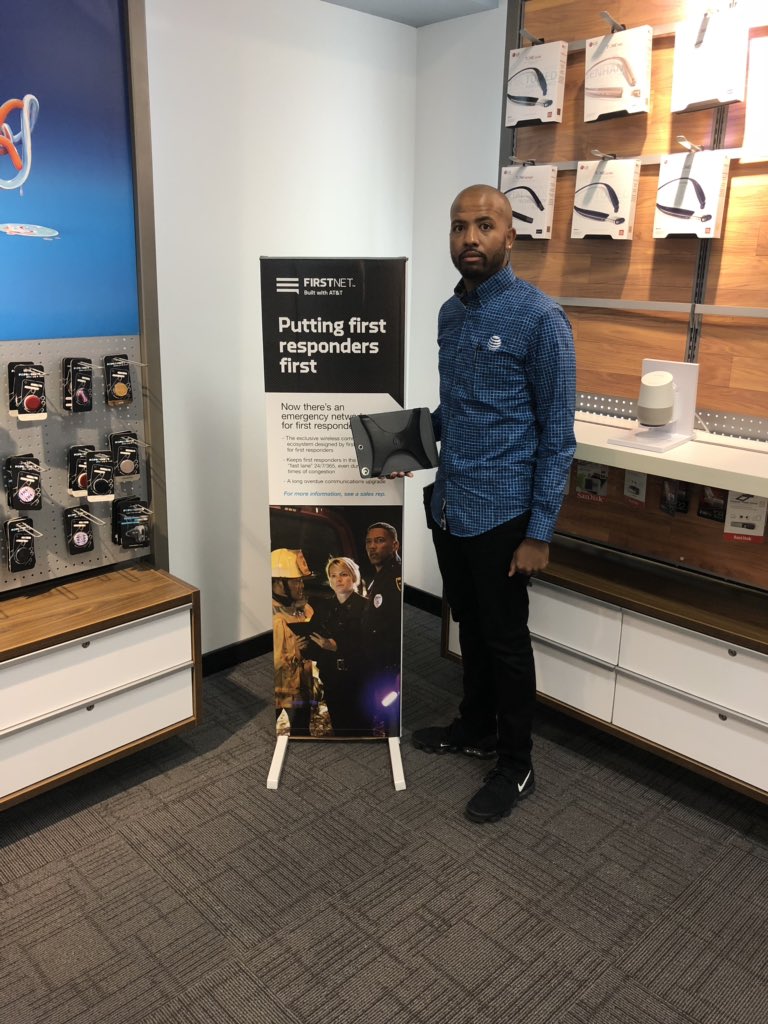 Shout out to Derek for Lighting up another FirstNet GA for <a href="/AttBerkshire/">Berkshire Mall</a> !!! We will win at Firstnet 💪🏿 @ReneRui23330933 <a href="/Joales_E/">Joales Espinosa</a> <a href="/kuhn3/">Kevin Kuhn</a> <a href="/judy_cavalieri/">Judy Cavalieri</a>