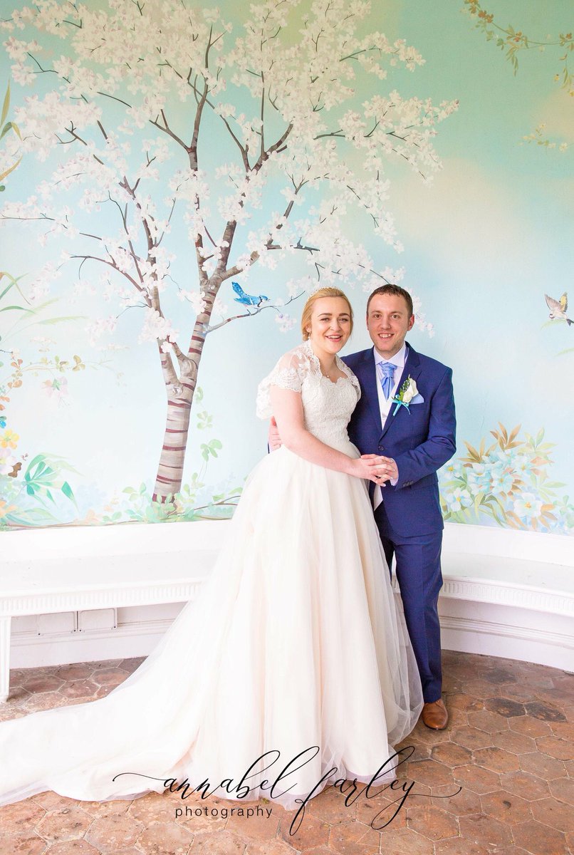 AnnabelFarley1's tweet photo. We're loving all this late September sunshine and can't wait to be back @wasingpark for Viki and Chris's special day this Friday. Fingers crossed the sunshine holds for their outdoor ceremony in this gorgeous summer house. #wasingpark #weddinghour #WeddingWednesday https://t.co/78tpcN4dk2
