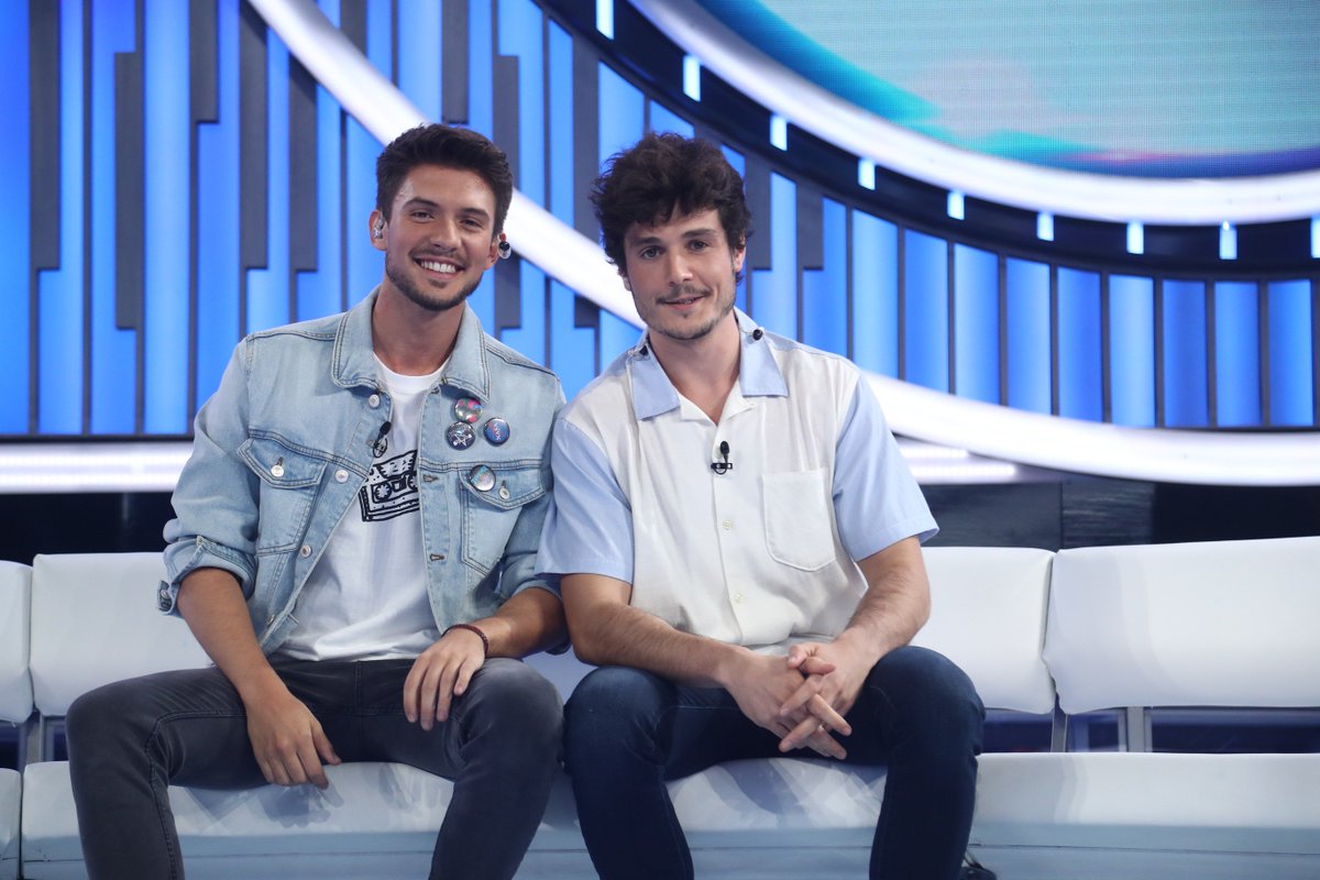 OT_Oficial's tweet image. ¡AHORA SÍ! 😳 Los primeros en cantar son Miki y Carlos, que interpretarán “El Ataque De Las Chicas Cocodrilo” de @HombresG ¡Mucha suerte! #OT18Gala1 🍀