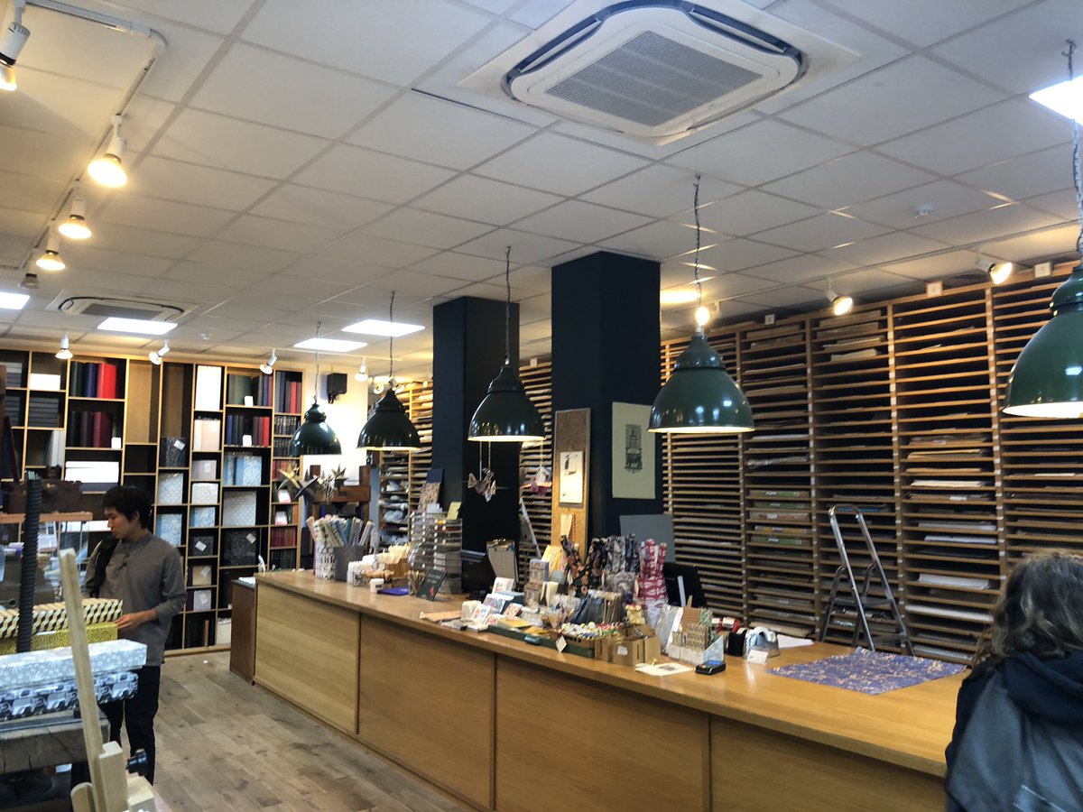 antiquemark's tweet photo. Yesterday I went to @shepherdsldn to buy some hand-marbled paper. I got sick of the usual wallpapers on my mobile so went for something literally unique. Someone will end up with it, with a gift inside. #paper #handmadepaper #marbledpaper #marbledpapers #mobilewallpaper https://t.co/D0iCrEhJyE