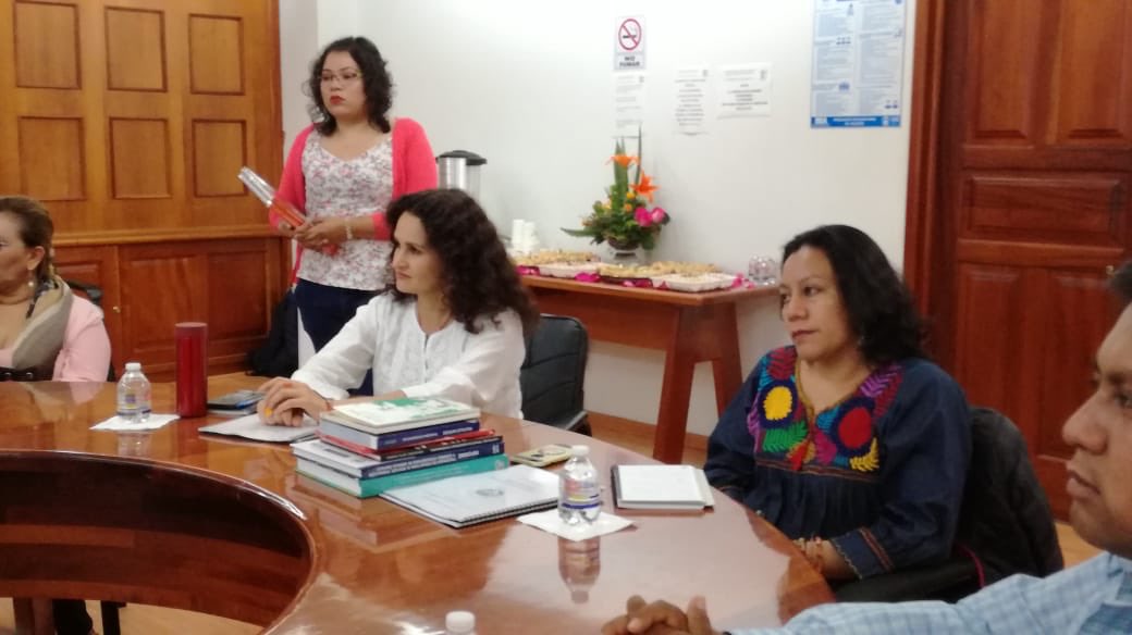 MMixtecas's tweet photo. Esta mañana acompañamos a @RalNietongel1 a Chapingo, dictó conferencia para @Mary_Luisa_AG y @SusanaHarp . Una reunión para acordar vinculación entre gobierno, académicos, estudiantes, OSC’s y trabajar juntos por el Bienestar social. https://t.co/vnzKpEkPdN