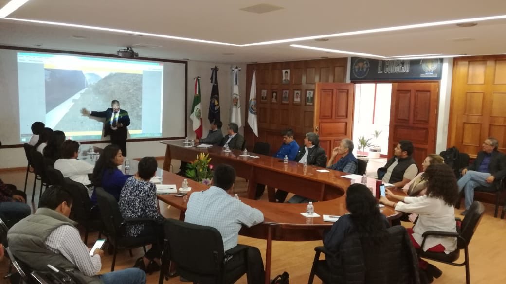 MMixtecas's tweet photo. Esta mañana acompañamos a @RalNietongel1 a Chapingo, dictó conferencia para @Mary_Luisa_AG y @SusanaHarp . Una reunión para acordar vinculación entre gobierno, académicos, estudiantes, OSC’s y trabajar juntos por el Bienestar social. https://t.co/vnzKpEkPdN