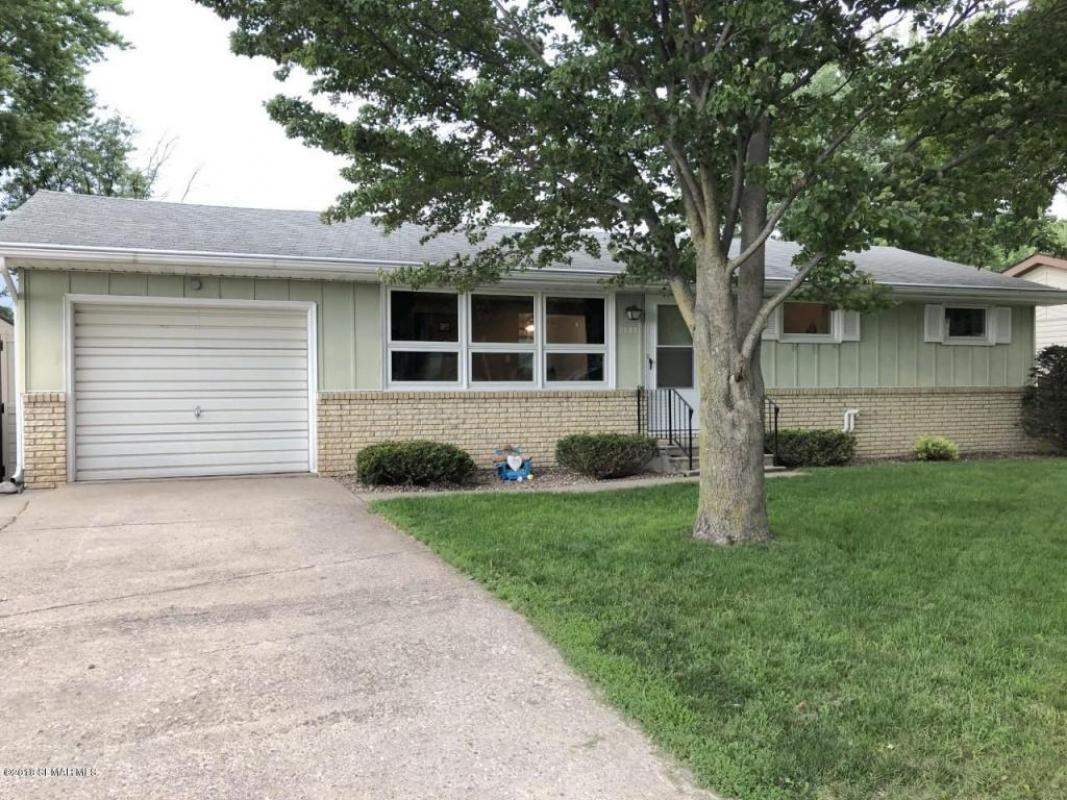 joshharmdierks's tweet photo. I would love to show you my #listing at 1202 Janson Street #AlbertLea #MN  #realestate https://t.co/EQRRpNwL27 https://t.co/zN2Hdz2GQl