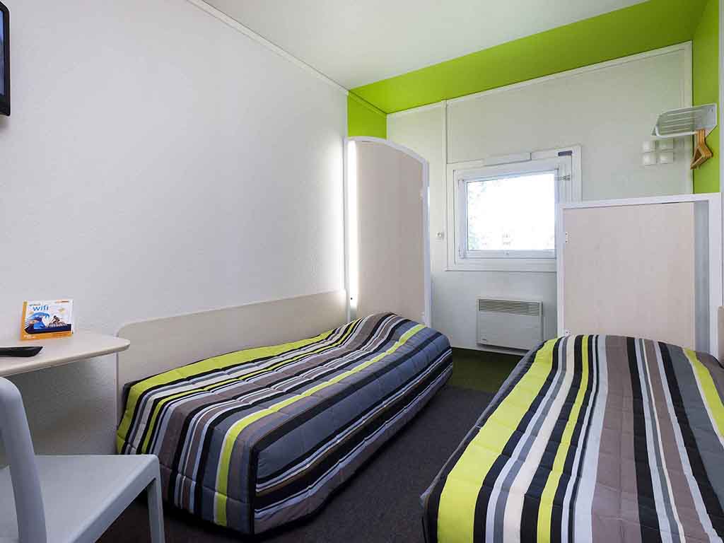 ArtisansGolf's tweet photo. Last Chance - @rydercup Twin room available 10 miles from @legolfnational email for price to info@artisans.golf or DM me as I'm travelling to #paris @RyderCupEurope @RyderCupUSA @laroutedesgolfs Thank you @Golf_Domains Need to cancel by 12:00 !! https://t.co/9sKt90II8G