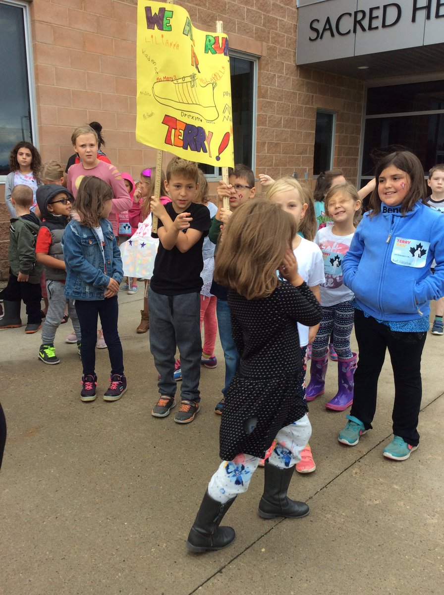MrsHMerry's tweet photo. The Grade 1/2 students at Sacred Heart were so excited to show their appreciation for Terry Fox! @rockwoodheart https://t.co/GT0iisvsDG