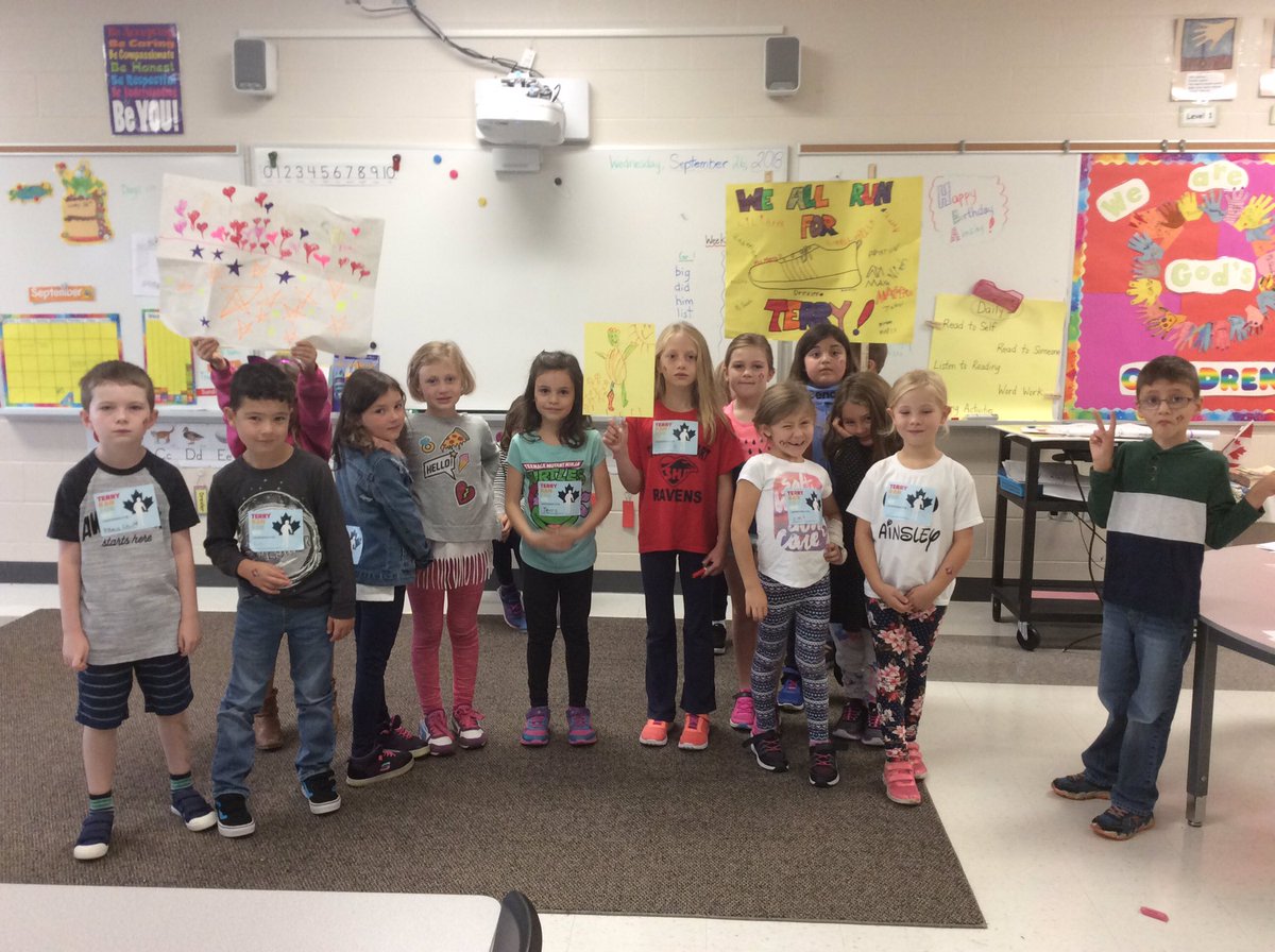 MrsHMerry's tweet photo. The Grade 1/2 students at Sacred Heart were so excited to show their appreciation for Terry Fox! @rockwoodheart https://t.co/GT0iisvsDG