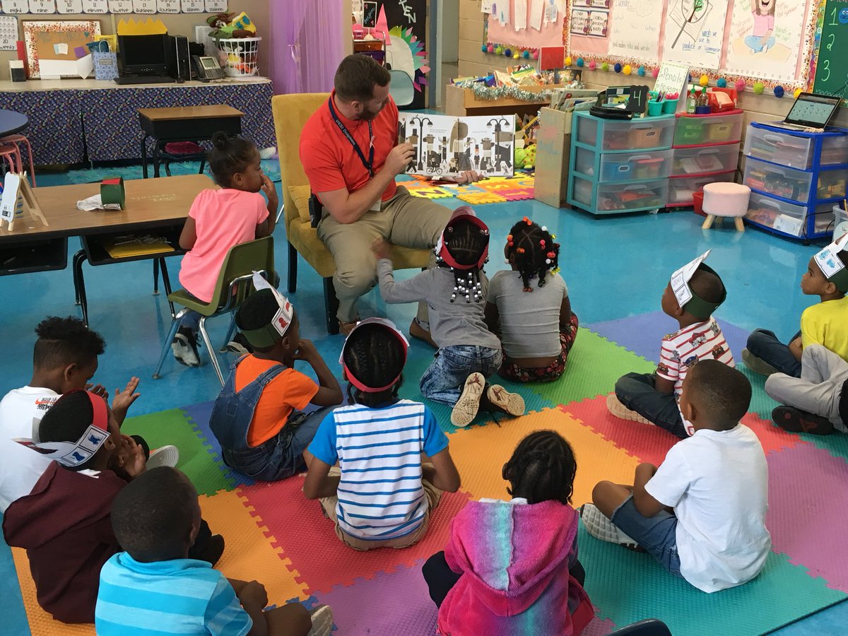 magicaleducator's tweet photo. Thank @danirule711 for taking the time to read to us today! #ReinventLCS #FinsUpNoExcuses https://t.co/BGpiVlwpyU