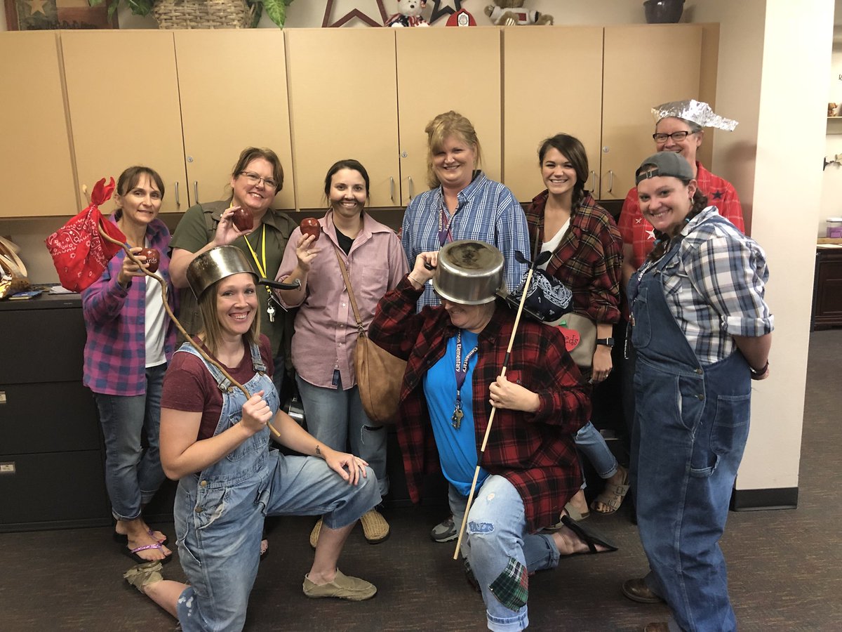 jen_driver1's tweet photo. Johnny Appleseed day at MVES! Thank you to the FUN (Faculty Unity and Networking) Committee for putting together such yummy treats!#mvtigertribe #happycampers @MtVernonISD @mtvernones https://t.co/dXpzASogcG