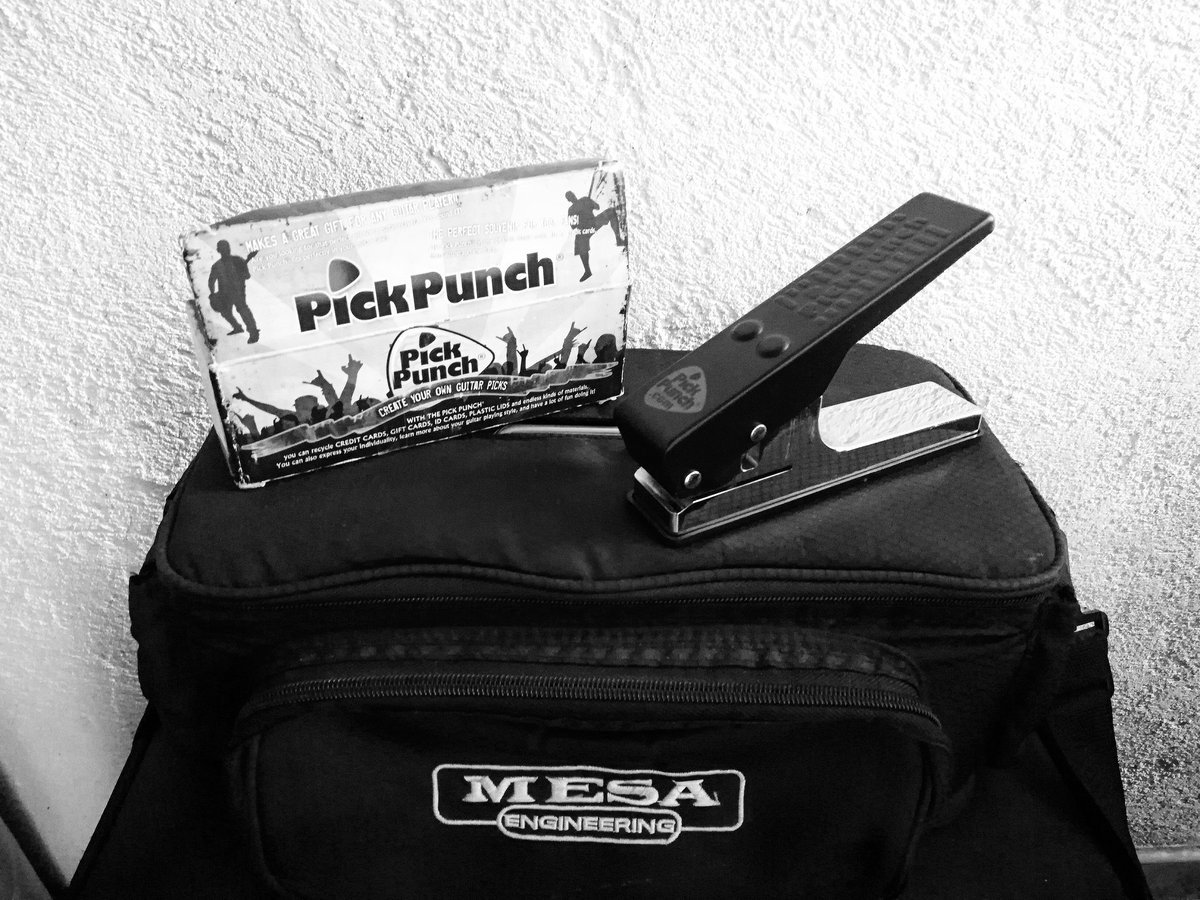 flxalvarez's tweet photo. Tiempo de hacer púas #pickpunch https://t.co/aNAOUryS9Z