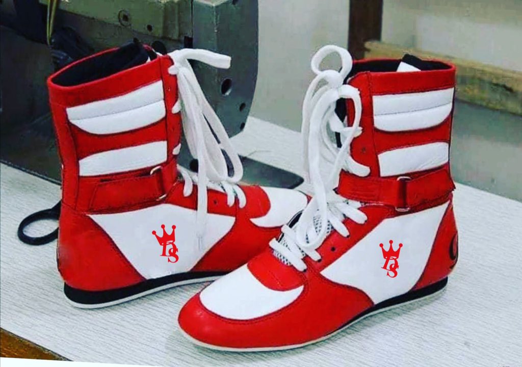 drtysouthboxing's tweet photo. @IFLTV Few items from our sportswear brand.. specialist in quality leather gloves,pads,boots,headgear and much clothing etc #DRTYSOUTH LONDON https://t.co/nOuZdFt7TK