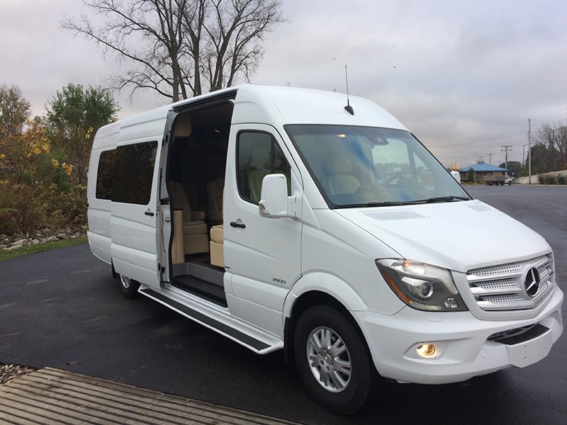 DolphinMtrCoach's tweet photo. Entering the ExecuJet™ Sprinter Mobile Office feels like you have transported into the cabin of a luxury private jet or a high-end office on Fifth Avenue. #vanlife #rv #roadtrip #luxury #rvliving https://t.co/2kjdaJJbzU