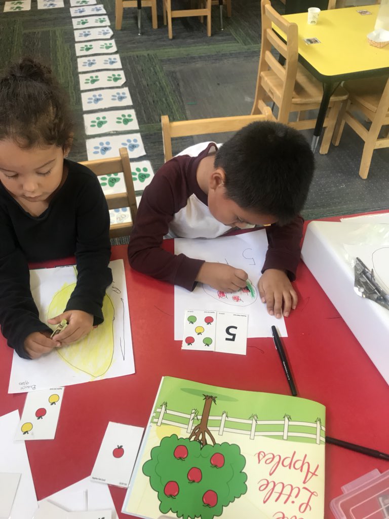 scmejia2's tweet photo. Drawing a representation of the story, Five Little Apples./Dibujando una representación del cuento, Cinco manzanitas. #gb112 #112pride #earlymath #earlyliteracy https://t.co/UT26xIO3NT