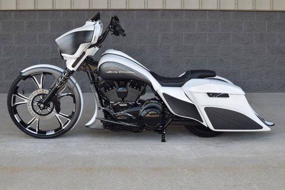 MikeFerris4's tweet photo. At Platinum Air Suspension, we believe that your custom motorcycle should have a custom ride. With the exclusive Bleed Feed System,  you get that ride and you get that look. 
#itsallabouttheride  #airsuspension by #platinumairsuspension  #platinum4life 
https://t.co/g1b4Nu1ooA https://t.co/J9bt7tfmyO