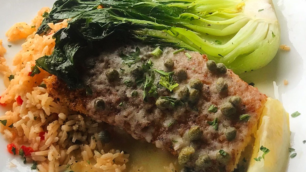 Farmers Market Special 🌱 Pan seared macadamia nut crusted mahi, rice pilaf, sautéed Bok Choy, lemon butter sauce, capers🌱$16.99 with your choice of house wine or draft beer 🍻 
#raglanpublichouse #farmersmarketspecial