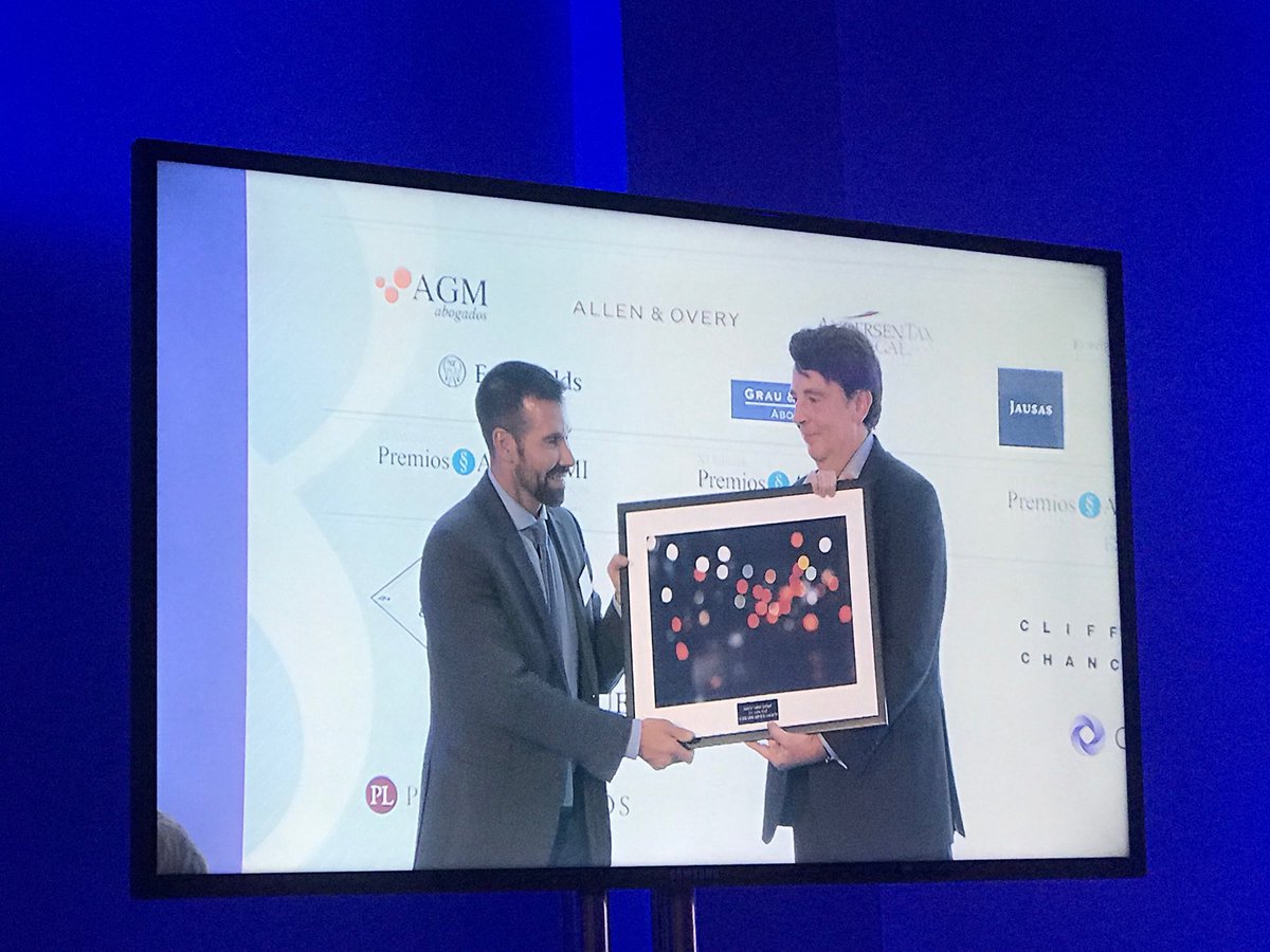 BertaSantosR's tweet image. Premio a la excelencia academica  a Andrea Bondi #aptissimi #esadealumni