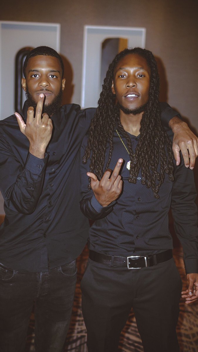 AmeerMusic79's tweet photo. Just some 21 year old CEOs dats all π€·π½ββοΈ #FTFNE π½π€π½ https://t.co/ZNvXby7x14