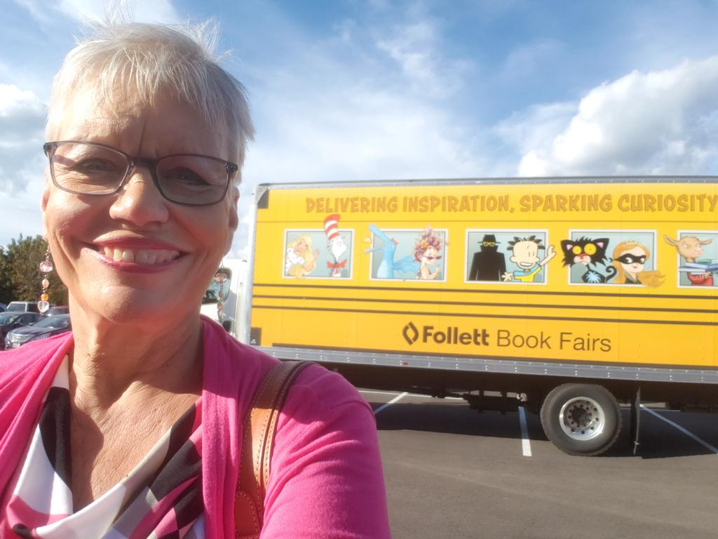 Pattikring44's tweet photo. #follettbookfairs Learning new things about Follett Book Fairs!!! https://t.co/QW3wfAVEvu