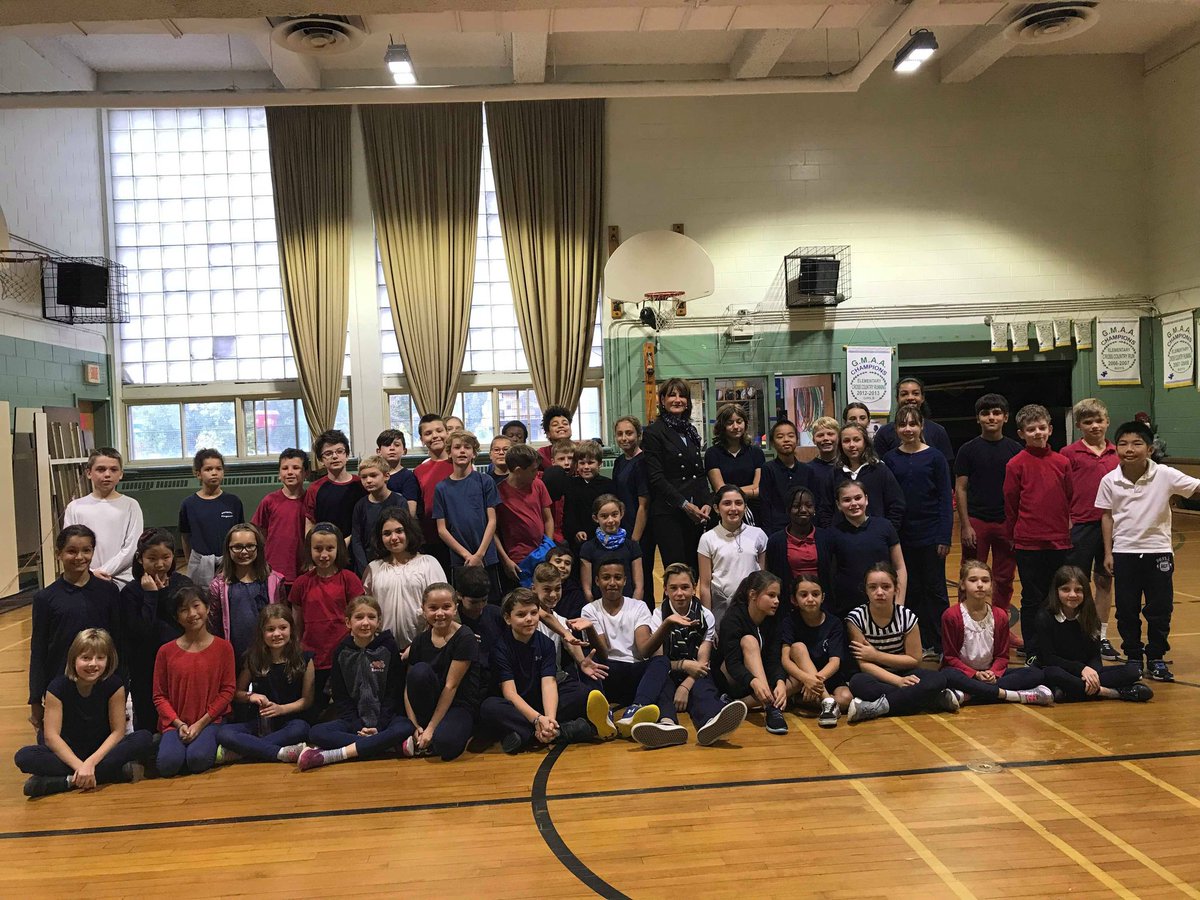 . <a href="/EnglishMTL/">English Montreal School Board</a> Merci, Mme <a href="/Kathleen_Weil/">Kathleen Weil</a>, d'être venue discuter #PolQc avec nos élèves du 3e cycle et répondre à leurs questions. L'école Edinburgh est fière de ses futurs citoyens!