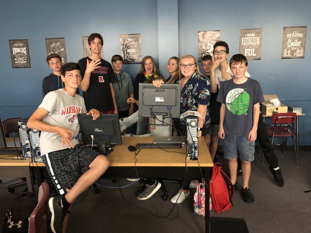 janadanay's tweet photo. Tried my first #breakout activity today in my Comp Essentials class, I will definitely do that again! Loved watching the problem solving and perseverance! https://t.co/P2XwUXLa2F
