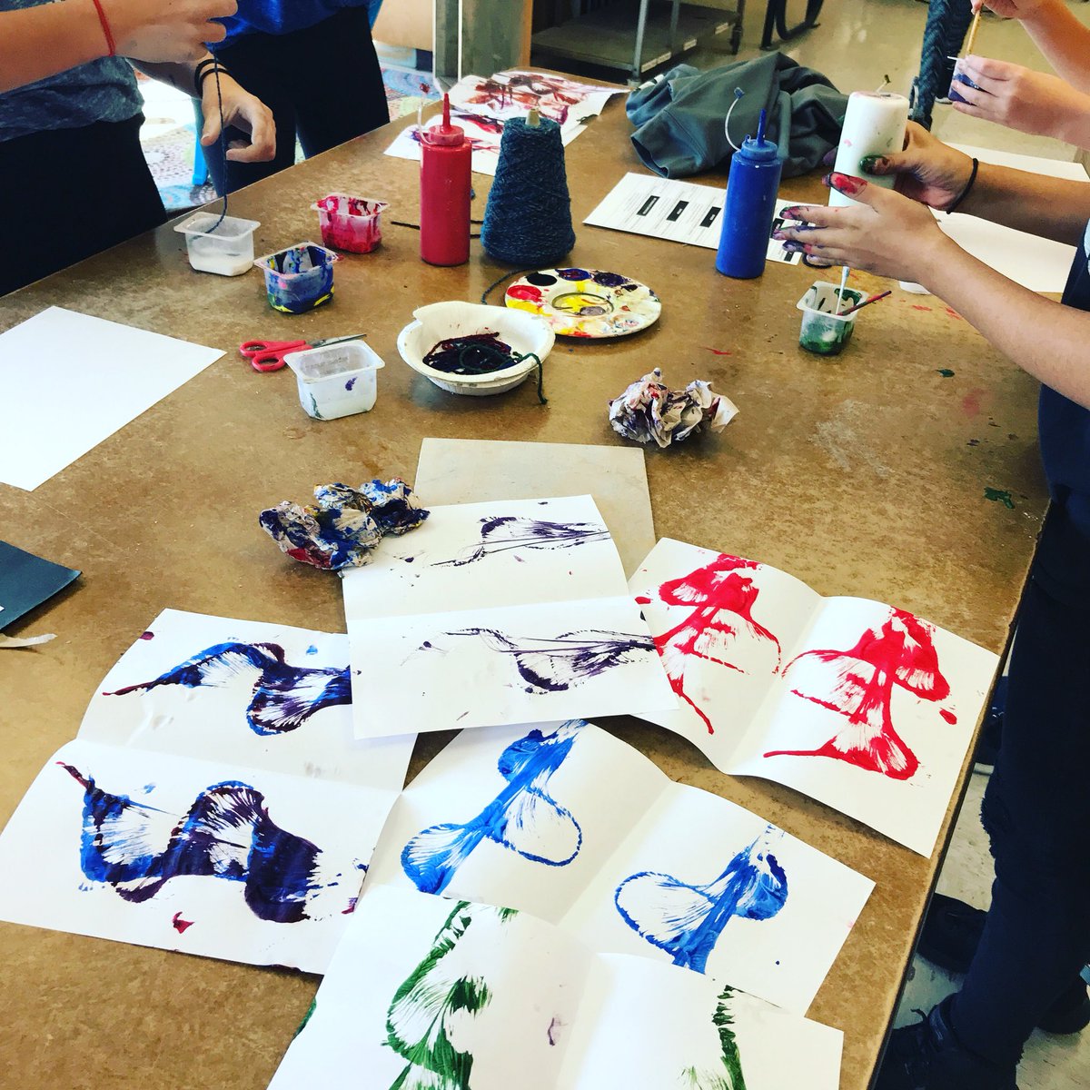 WisteMolly's tweet photo. Impromptu string art today #tabchat #k12artchat #isd31 #bemidjimiddleschool #section37artstudio #stringart https://t.co/0ExcqIi7nv
