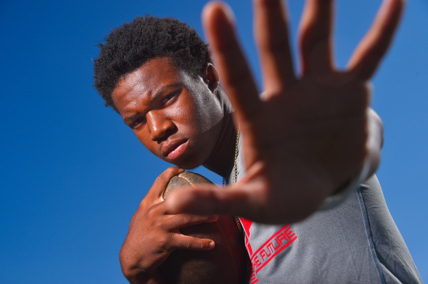 AdamGrosbard's tweet photo. Books and ball: How @ComptonHSFBโs Niles Hibbert (@niles1k) is turning football and school into Ivy League interest
https://t.co/wPAkiZ8js3 https://t.co/tqYHsSG1Kx