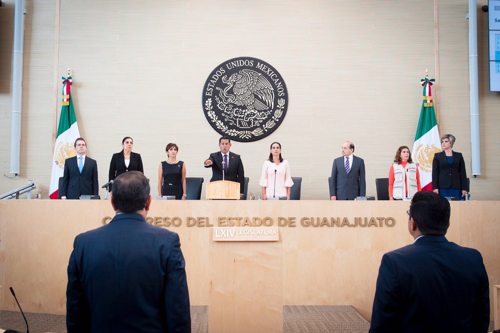 diegosinhue's tweet photo. Hoy inicia una etapa en la que responderé con resultados a la confianza de los ciudadanos. Trabajaremos por tener un estado en paz, seguro, con crecimiento y oportunidades para todos. Unidos podemos lograrlo. #GobGTO https://t.co/edGsbmX0oM